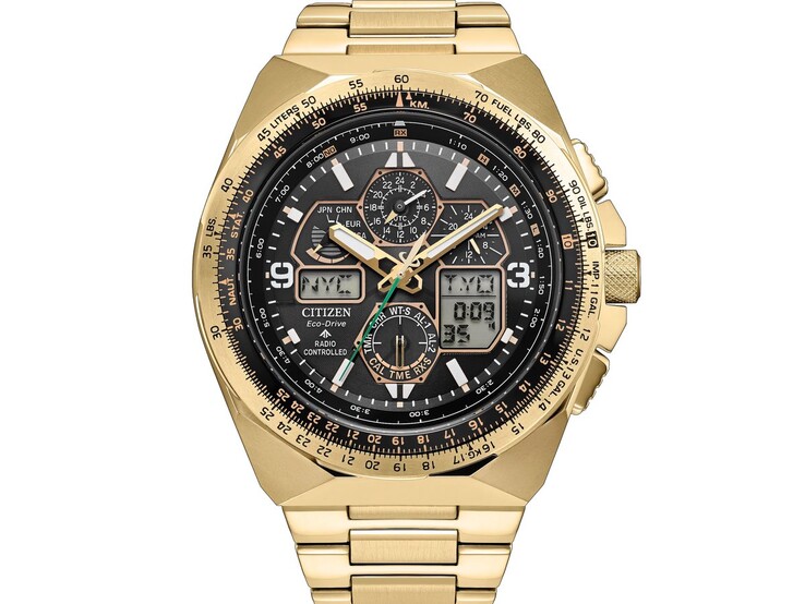 Montre de pilote Citizen Promaster Skyhawk A-T JY8144-50E dotée d’un boîtier et d’un bracelet en acier inoxydable de couleur or clair, d’un cadran noir, de plusieurs sous-cadrans analogiques, d’affichages numériques et d’une lunette à règle à calcul inspirée de l’aviation.