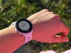 La Garmin Forerunner 55 (photo) reçoit une nouvelle mise à jour. (Source de l'image : Garmin)