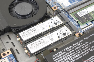 Jusqu'à deux SSD internes M.2 2280 PCIe4 x4 NVMe sont pris en charge