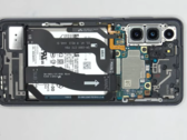 Le Galaxy S21 sans son panneau arrière. (Source : YouTube)