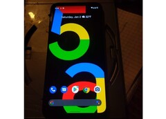 Les images en direct du faux pixel 5a montrent une configuration de 6 Go + 128 Go. (Source de l&#039;image : SlashLeaks)