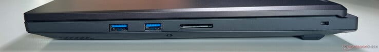 À droite : 2x USB-A 3.2 Gen 1 (5 GBit/s), lecteur de carte SD, Kensington Nano Saver Lock