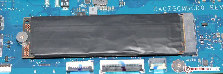 Un disque SSD PCI 4 sert de disque système.