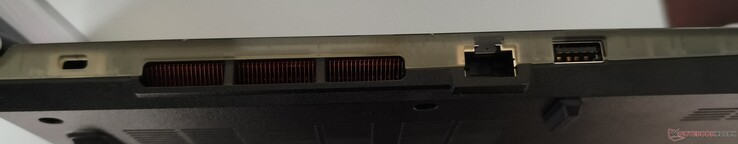 Côté gauche : Verrouillage Kensington, RJ45 LAN, USB-A 3.1