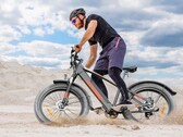 Le vélo électrique Eleglide Tankroll peut fournir une assistance au pédalage jusqu'à 70 km (~43 miles). (Image source : Eleglide)