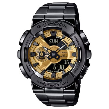 Le G-Shock GM-110BD-1A9 arbore un cadran doré encadré par une lunette en acier inoxydable noir ionisé