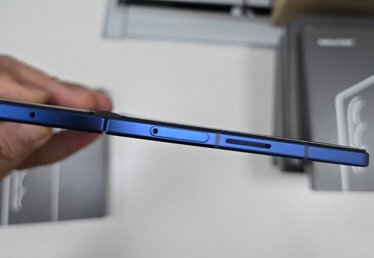 Galaxy Z Fold 7 épaisseur (source de l'image : @Jukanlosreve sur X)