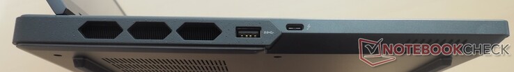 A gauche : USB 3.2 Gen1 Type-A, USB 3.2 Gen2 Type-C (incl. DisplayPort 1.4 &amp; 140 W Power Delivery)