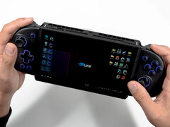 Les versions modifiées du GPD Win 5 ne sont pas disponibles au détail. Photo : l'un des mods en action. (Source de l'image : PureDIY)