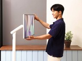 Samsung associe le Smart Monitor M7 à un support polyvalent. (Source de l'image : Samsung)