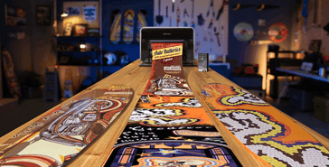 L'imprimante UV E1 peut imprimer sur des matériaux d'une longueur maximale de 10 mètres.