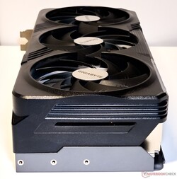 Les triples ventilateurs WindForce de la RTX 4080 Super Gaming OC peuvent devenir très bruyants sous l'effet du stress