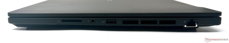 A droite : Lecteur de carte SD, prise audio combo 3,5 mm, USB 3.2 Gen2 Type-A, 2,5 GbE RJ-45