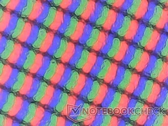 La surcouche mate est légèrement granuleuse sur le grand écran de 18 pouces