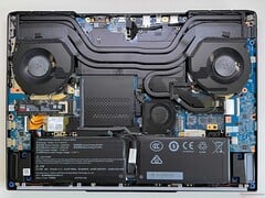 Structure interne (sans les couvercles des disques SSD)