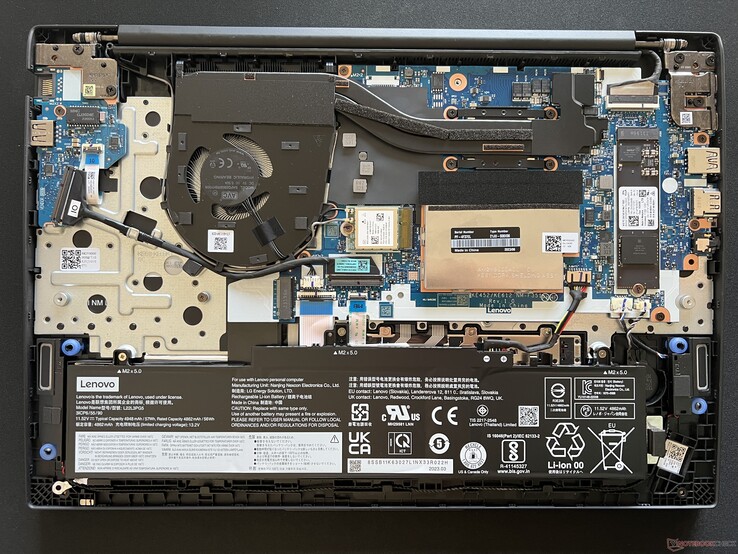 ThinkPad E16 G1 AMD pour comparaison
