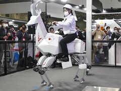 La chèvre robot électrique de Kawasaki n'est pas aussi rapide qu'une moto électrique adulte (Image : Kazumichi Moriyama)