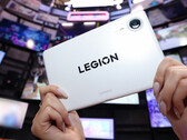 La future Legion Y700 Infinite devrait être équipée d'un Snapdragon 8 Elite Gen 5 Leading Version. Sur la photo : la tablette en version blanche.
