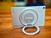 Le support rond de la Lenovo Tab Plus Gen 2 est extrêmement polyvalent.