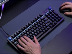 Le clavier de jeu Logitech G316 X présenté sur un bureau