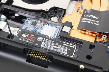 SSD NVMe PCIe4 x4 primaire sans refroidissement supplémentaire inclus