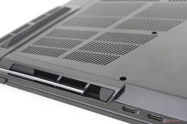 Le design du châssis intègre plus de grilles de refroidissement que sur beaucoup d'autres ordinateurs portables de jeu