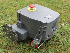 Le Mowerino est une tondeuse à gazon robotisée bricolée basée sur la plateforme Arduino. (Image source : salmec via Hackster)