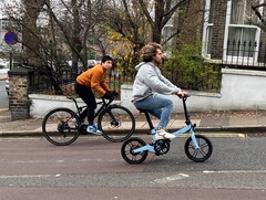 Le vélo électrique OXFO OX1 est doté d&#039;un cadre pliable en magnésium. (Source de l&#039;image : OXFO)