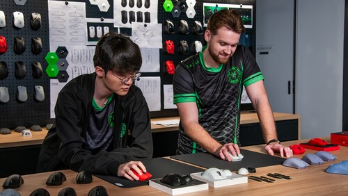 Faker et NiKo testent le Razer Viper V4 Pro