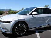 La Hyundai Ioniq 5 à double moteur et à traction intégrale dispose d'une batterie de 77,4 kWh. (Source de l'image : TFLEV via YouTube)