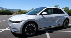 La Hyundai Ioniq 5 à double moteur et à traction intégrale dispose d'une batterie de 77,4 kWh. (Source de l'image : TFLEV via YouTube)