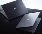 Le Surface Laptop Ultra dans ses coloris Platinum et Dark Steel/Nightfall.