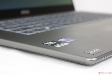 Les couleurs sont disponibles en Beige Gold ou Platinum Gray