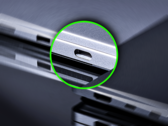 Le Surface Laptop Ultra est doté d'un nouveau port USB-C surdimensionné.