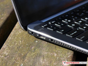 Typique sur les Ultrabooks - la gamme de ports est vraiment faible, ...