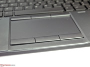 Le pavé tactile est large, mais peu de paramètres sont personnalisables.