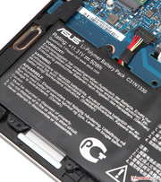 La batterie de 50 Wh permet une autonomie d'au moins 6 heures en pratique.