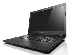 Le Lenovo E51-80 (80QB0008GE). Exemplaire fourni par Notebooksbilliger.de