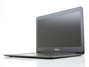 Asus Zenbook UX305FA-FB003H (90NB06X1-M00070). Machine de test prêtée par Asus Allemagne.