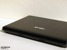 Avant de l'Asus N20A: lecteur de carte