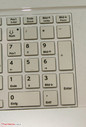Le clavier comprend un pavé numérique dédié.