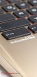 Le clavier est toujours fourni par SteelSeries, la disposition des touches est toujours aussi étrange.