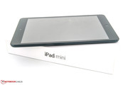 Le Mini avec sa boîte pèsent moins lourd que le iPad 4.