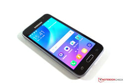 Le Samsung Galaxy J1 (2016), avec l'amabilité de Notebooksbilliger.