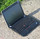 Le ThinkPad Edge E145 à l'extérieur.