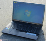 L’Acer Aspire E1-772G à l’extérieur.