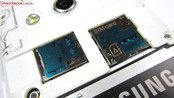 Les slots micro-SD et SIM sont situés sous la coque arri-re.