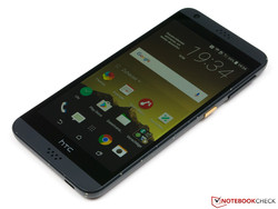 En test : le HTC Desire 530. Exemplaire fourni par Notebooksbilliger.de