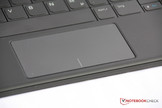 Le touchpad est très large, mais peu profond.