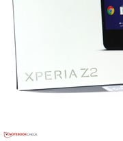A 5,2 pouces, le Xperia Z2 est légèrement plus grand que le Galaxy S5 et le HTC One M8.